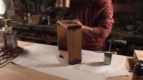 为什么都说国外技工具有工匠精神,看看人家制作一个箱子的技术吧